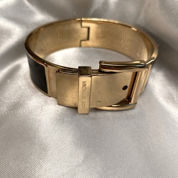 Michael Kors ADJUSTABLE SIZE Wide Buckle Bangle Gold SS, enamel - Picture 4 of 15